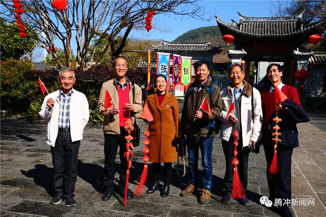 "百灵鸟从蓝天飞过,我爱你中国"一阵优美的萨克斯旋律突然在和顺