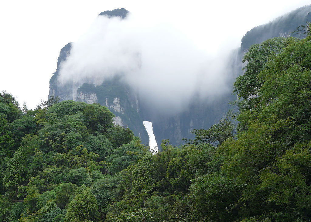 天门山在哪里(天门山在哪里哪个城市)