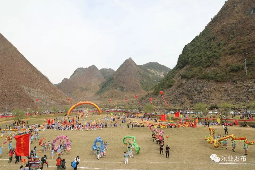 震撼,乐业县舞龙节场面火爆_甘田镇