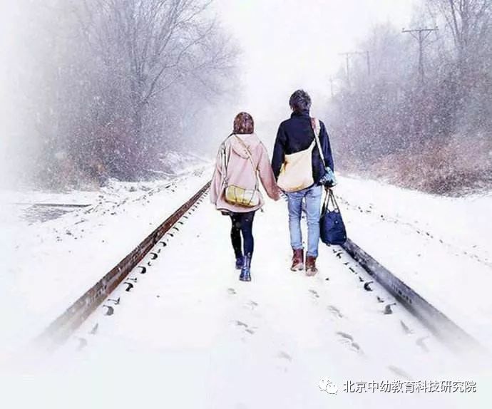 雪中漫步一起白头图片图片