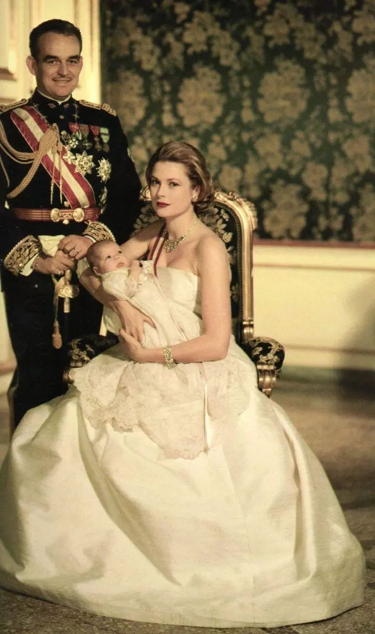 格蕾丝·凯利王冠图片