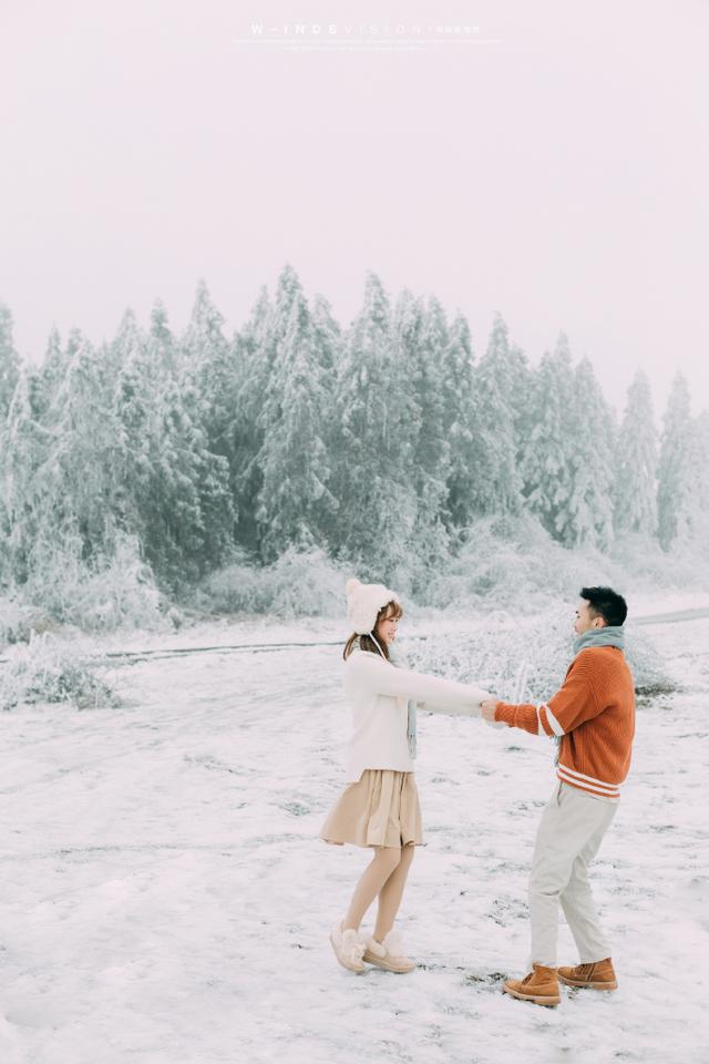 情人节花式虐狗 这对情侣重庆仙女山雪地浪漫写真羡煞一众单身狗