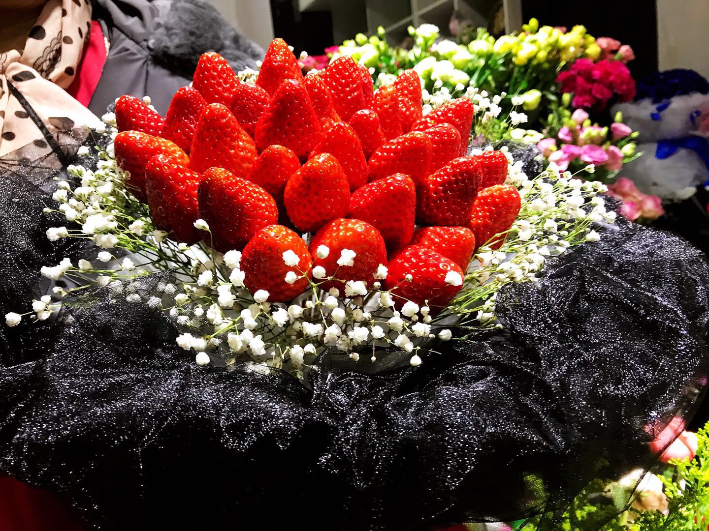 情人节网红创意草莓花束能吃又能看让爱情更加甜如蜜
