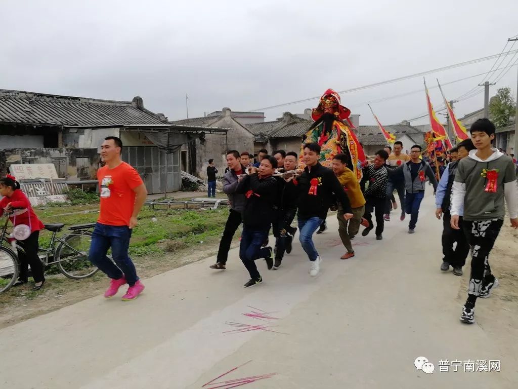 大年初九|航拍直击南溪篮兜村走班溪,场面火爆