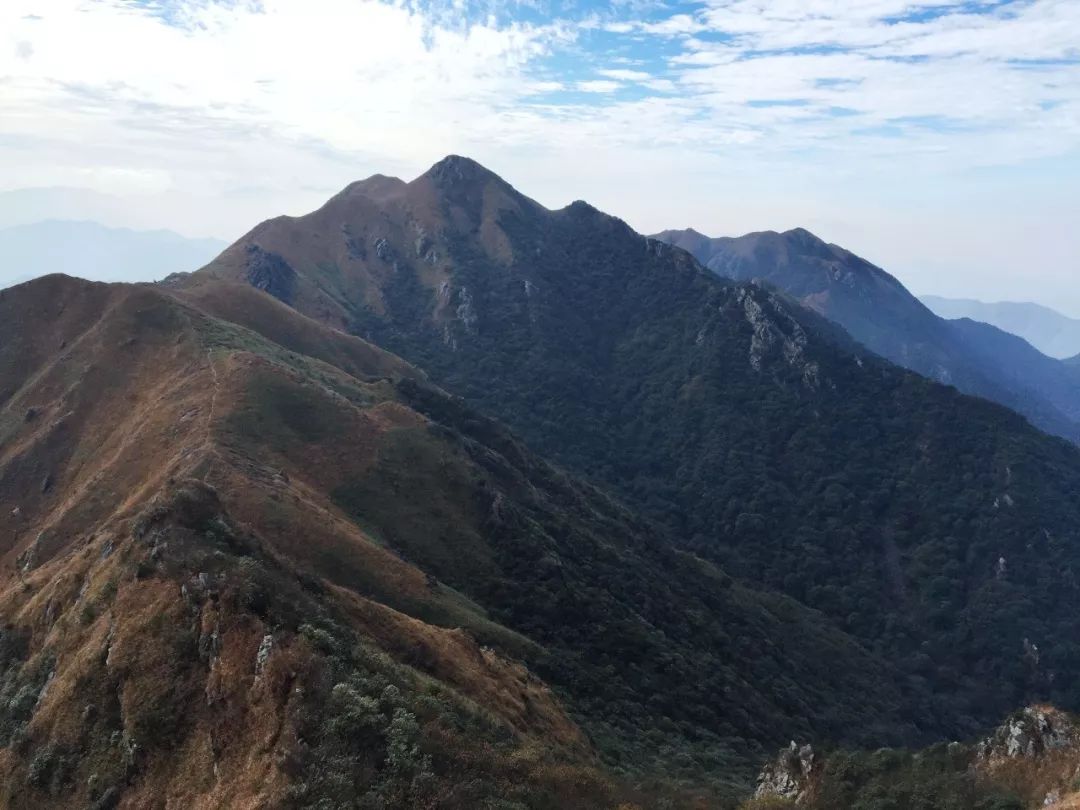 粵北第一峰黃牛石302週六晚03輕裝穿越廣東三大險峰之一黃牛石頂1430m