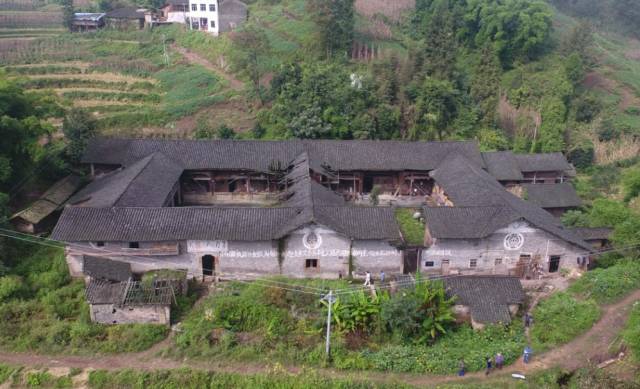 根据规划目标,将规划实施天生城大遗址公园,何其芳故居复建,向氏民居