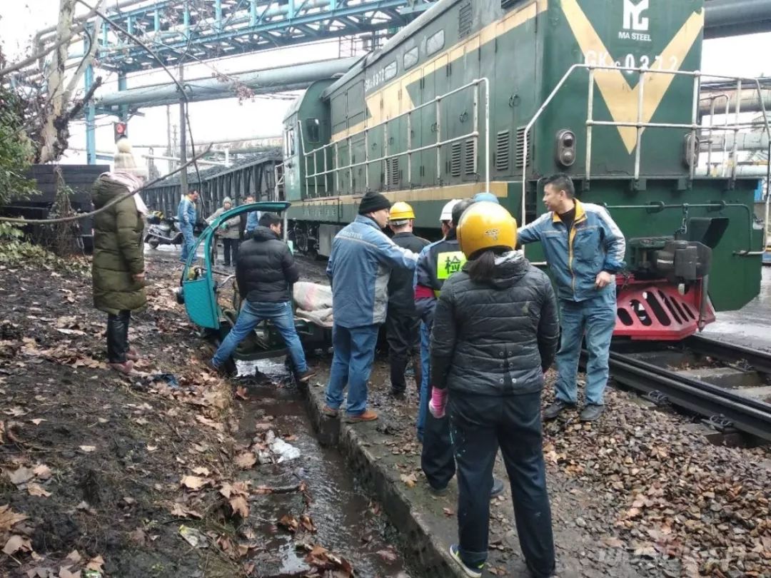 电动车与火车碰撞!就发生在马鞍山这个地方…_事故