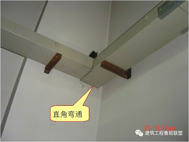 防治措施: 電纜橋架在規定的距離或在伸縮縫的位置設電纜橋架伸縮節