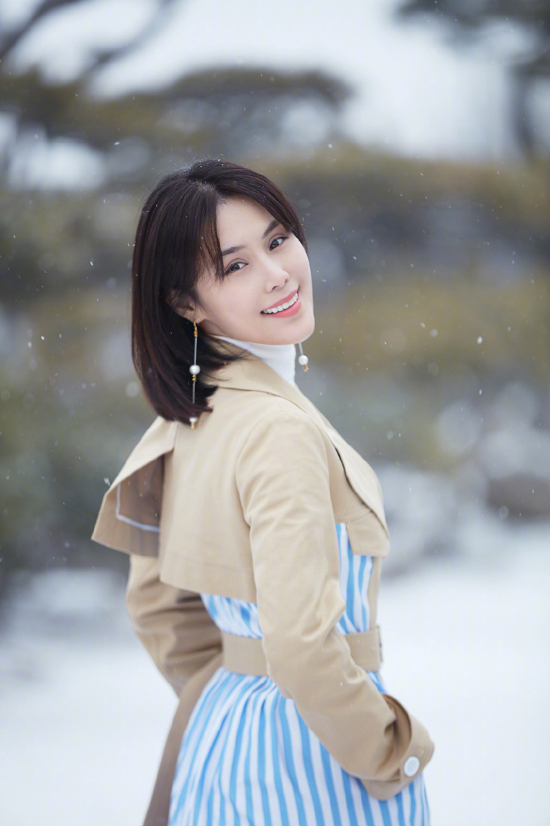 女演员韩丹彤唯美气质雪景写真