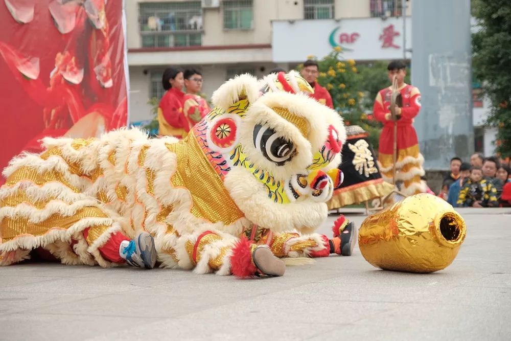 广场舞晚会等文化活动;斗门镇举办中国味道·浓浓年味新春游园集市