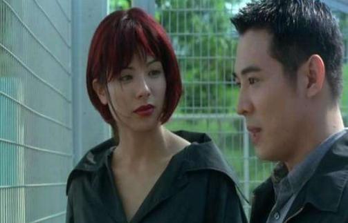 后来叶芳华还和李连杰合作了电影《黑侠》,饰演了心狠手辣的女杀手