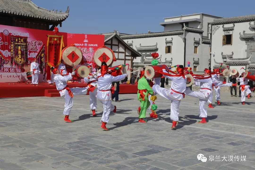 震撼上演兰州太平鼓王争霸赛永登苦水玫瑰队获得铜鼓王称号