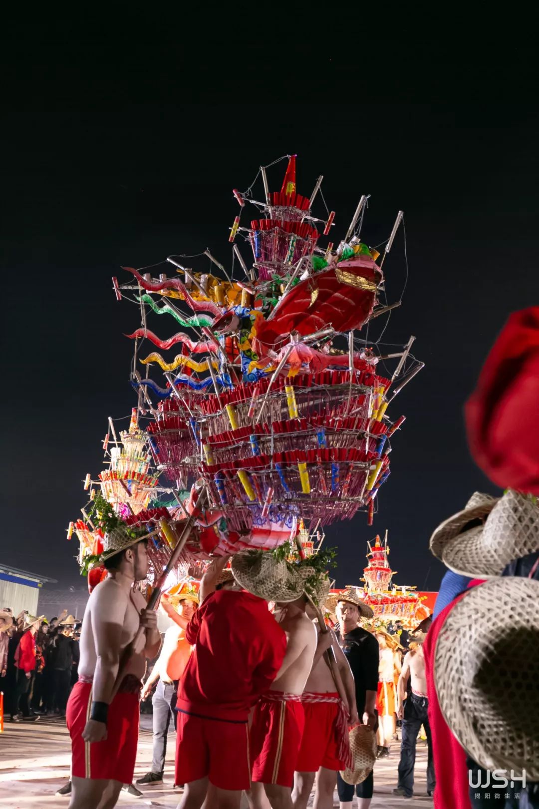 74祥龙闹春时隔两年国级非遗揭阳乔林烟花火龙再次震撼上演多图航拍