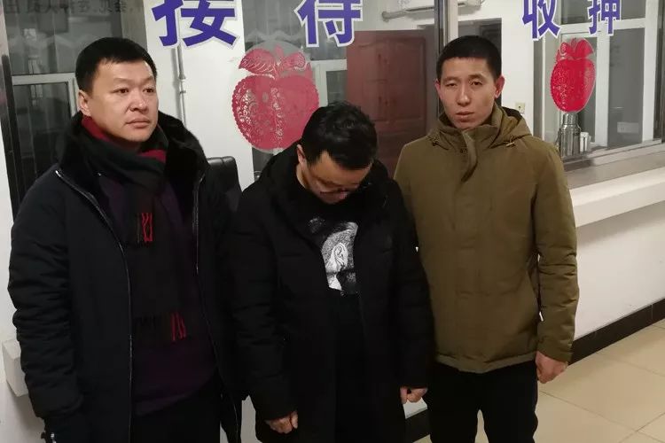 吕梁:抓获3名涉黑网上逃犯 破获一起敲诈勒索案