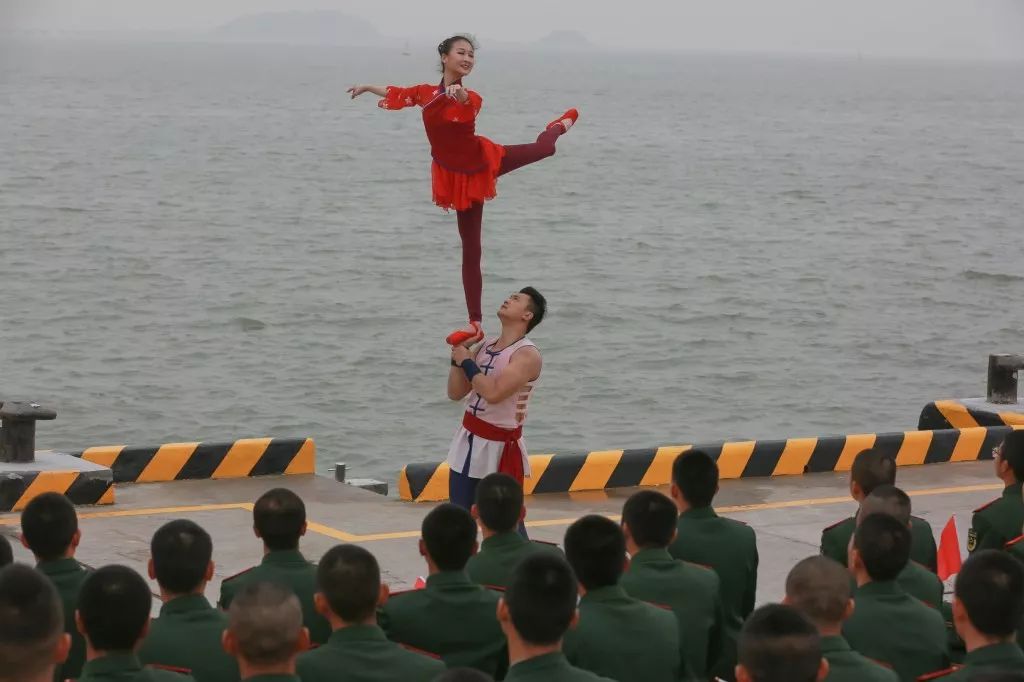 正月十二軍營大拜年走進港珠澳大橋