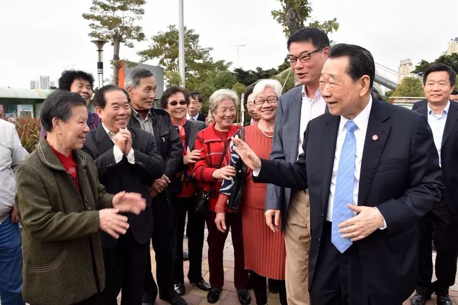 华侨回乡省亲谢国民对汕头的未来发展充满信心和期待