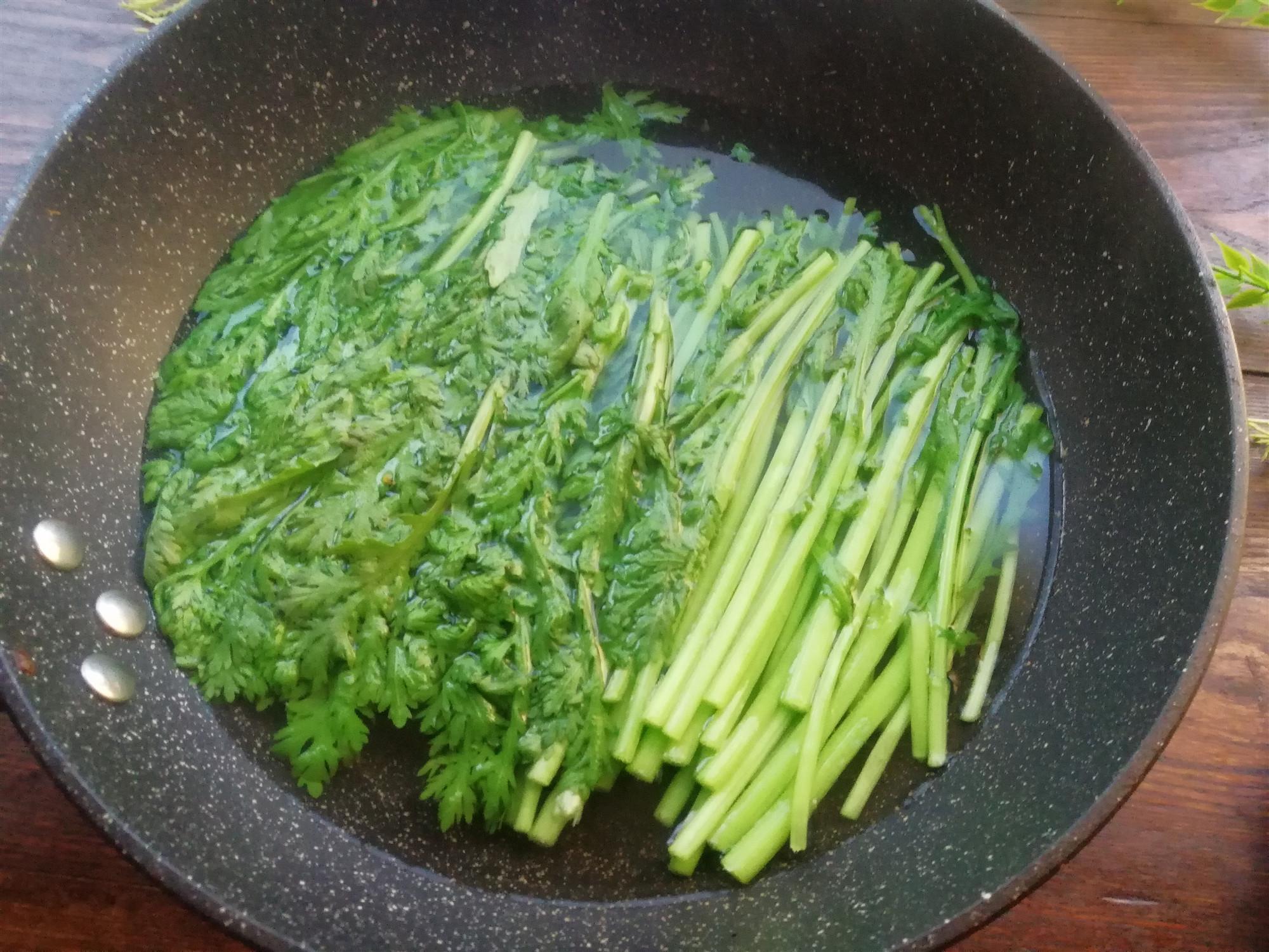 茼蒿别总涮着吃教你这个做法鲜嫩爽口节后吃它消食开胃