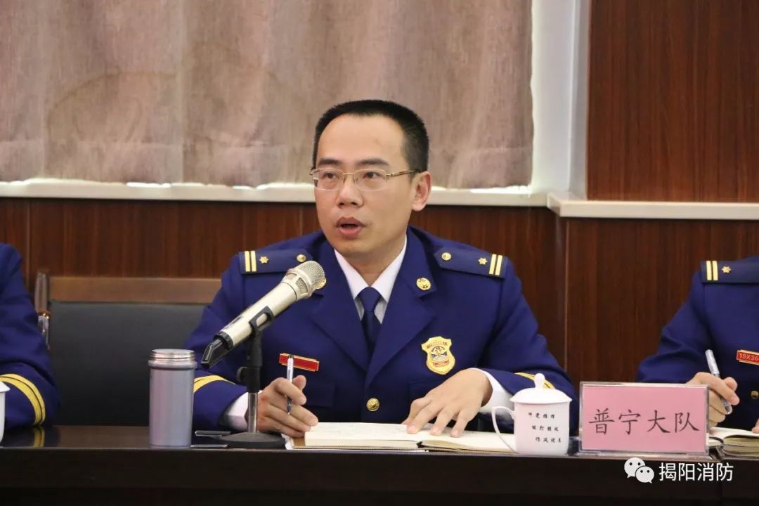 最后,邹武涛支队长要求各大队主官要及时传达支队会议精神,组织全体