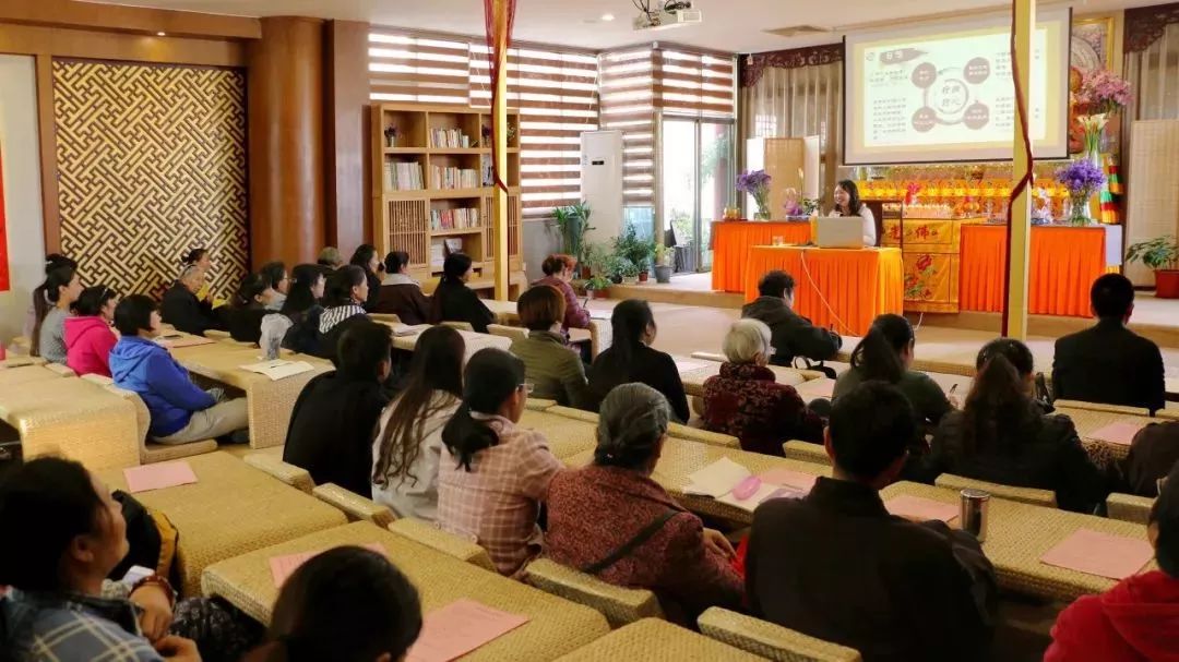 老师常在佛堂公益讲学 云南民族大学尹晓彬老师常在佛堂公益讲学