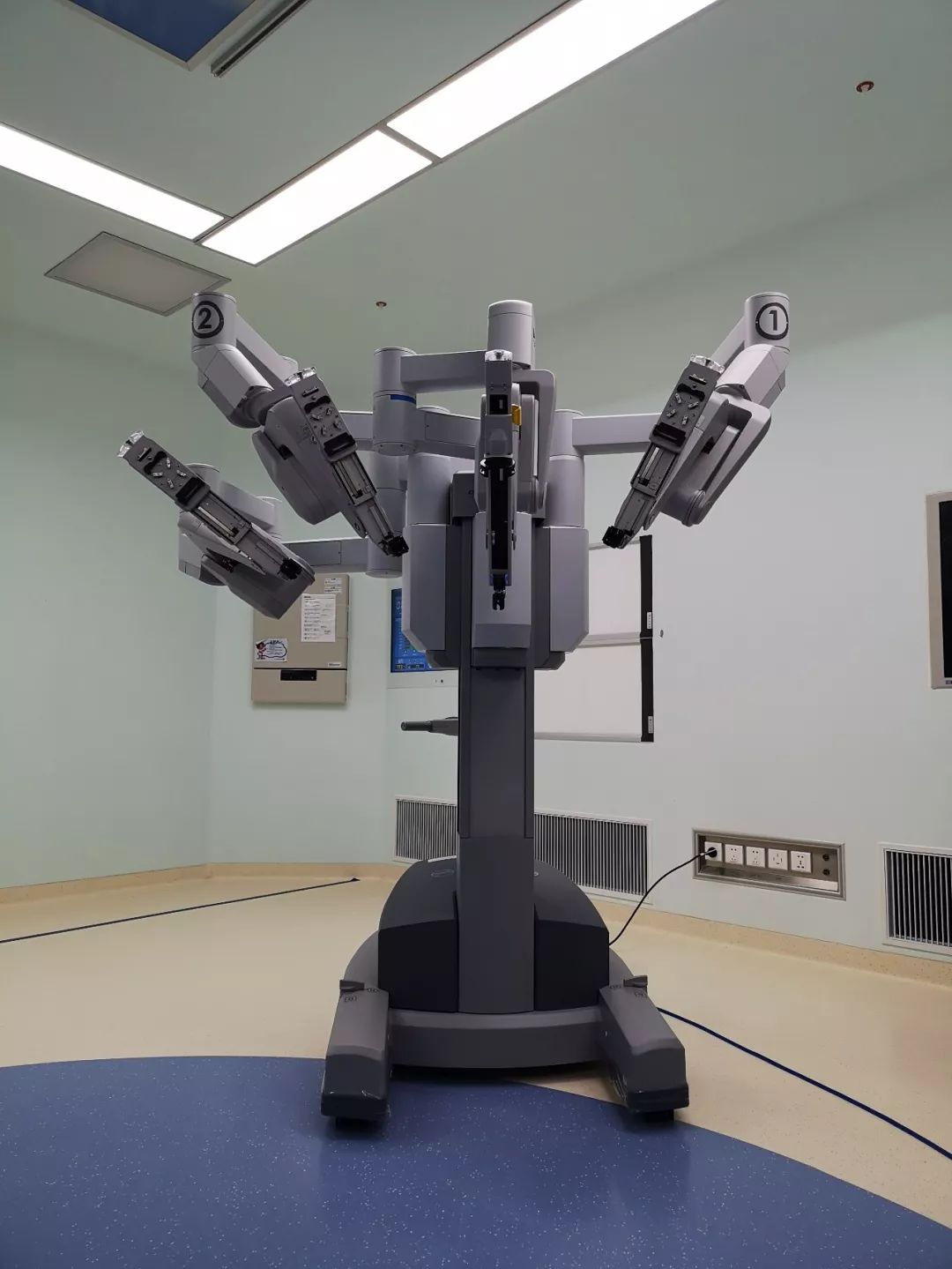 华西医院达芬奇机器人图片
