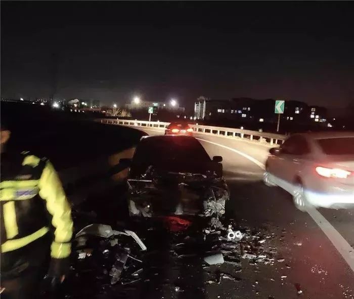 一司機高速路上掉頭逆行,撞車後棄車逃逸,因為.