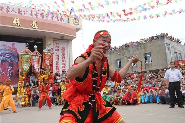 雷首公图片