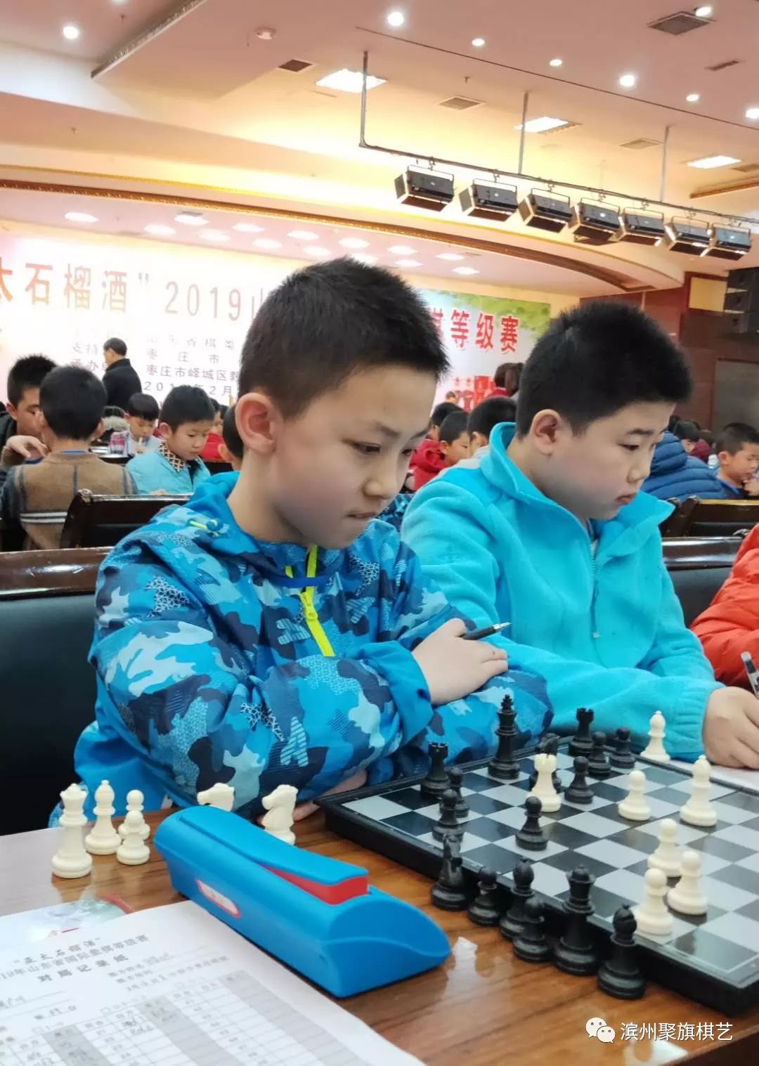 铭皓成功晋升为国家二级棋士;王晨旭,成功晋升为国家三级棋士;牛靖轩