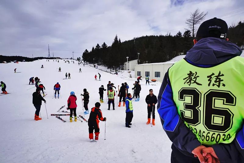 四明山滑雪图片