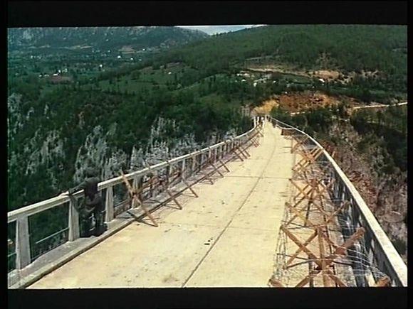 图说电影:前南斯拉夫老电影《桥》,片中歌曲曾传唱全中国