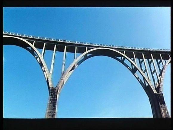 桥电影完整版图片