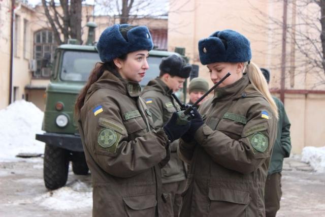 俄乌冲突中的乌克兰女兵貌美如花靴子靓