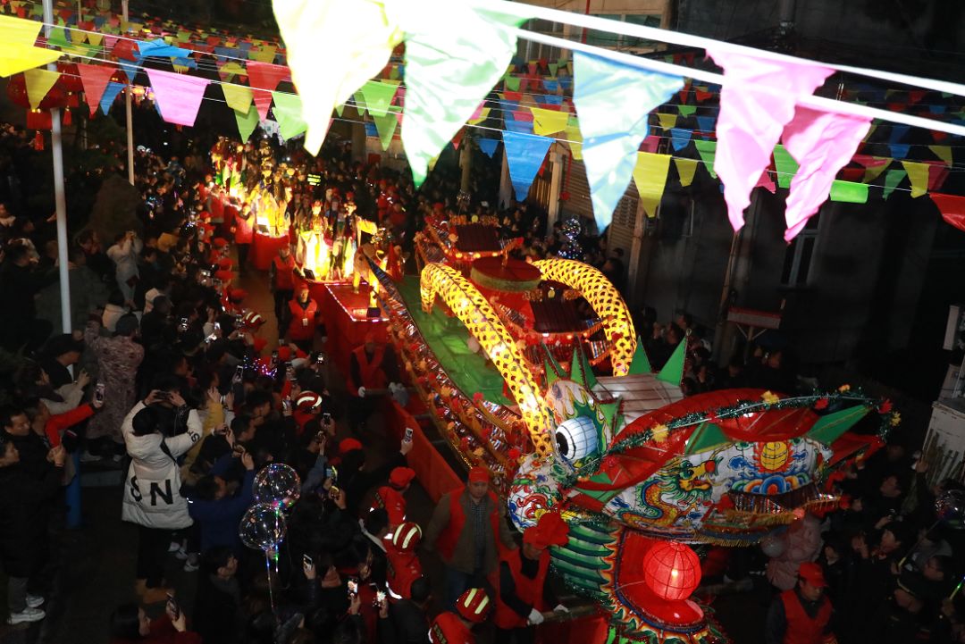 新泰市新甫山灯会图片