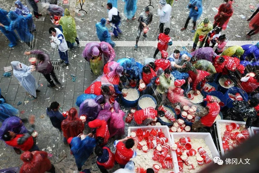 豆腐节上狮王争霸社岗下村雪地里的狂欢