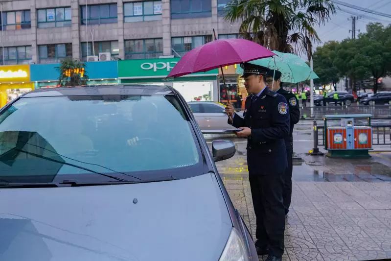 有担当讲情怀今天我们为昆山市担当作为好干部黄振全点赞