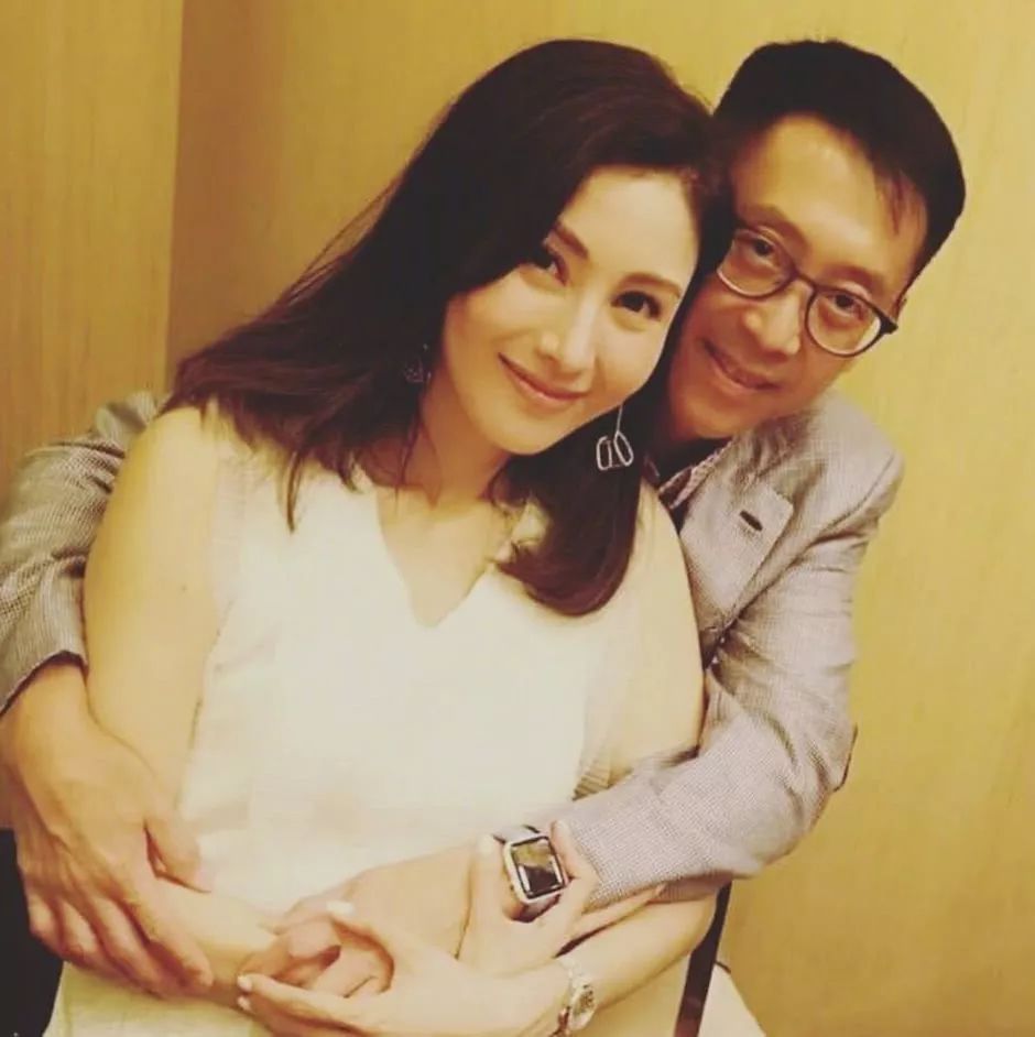 她曾与李嘉欣是闺蜜,却被其撬走男友,今嫁百亿富豪却又离婚_徐绮雯