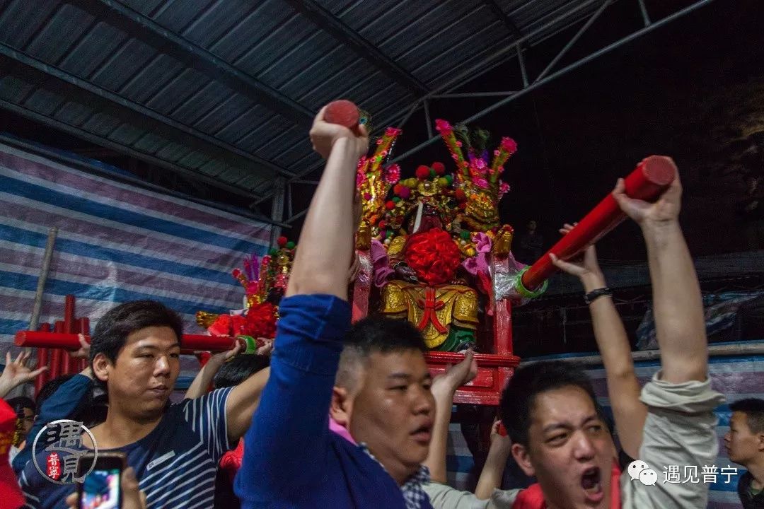 普宁大长陇万人贺灯营老爷就在今夜走起