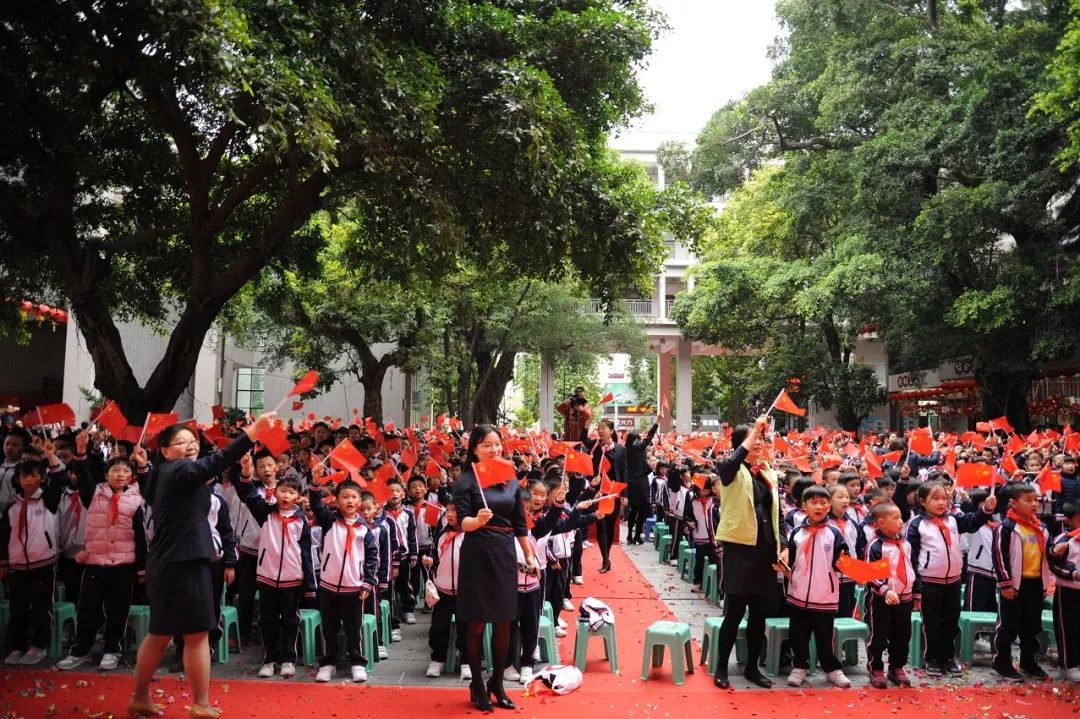 莞城中心小学洪钟少年图片