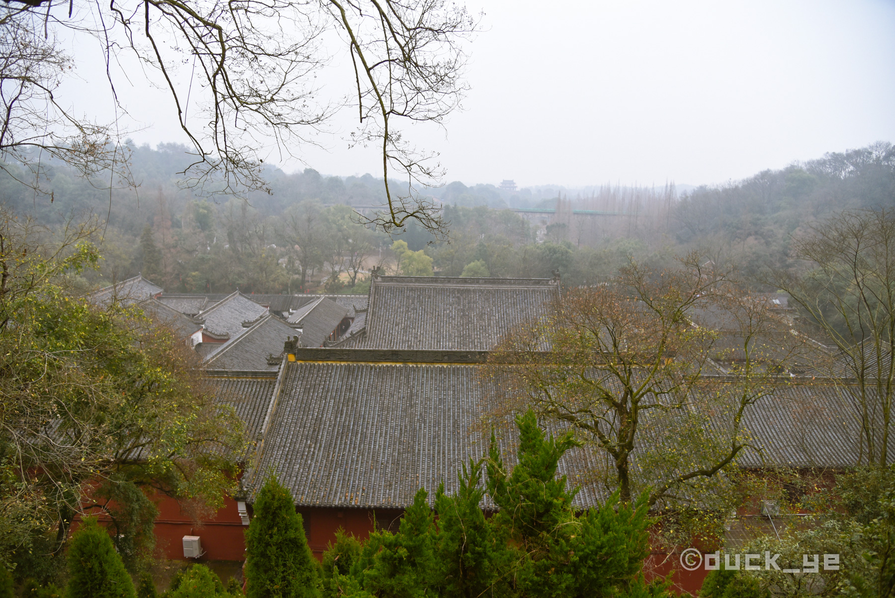 玉泉寺在往裡走,便可看到青龍洞