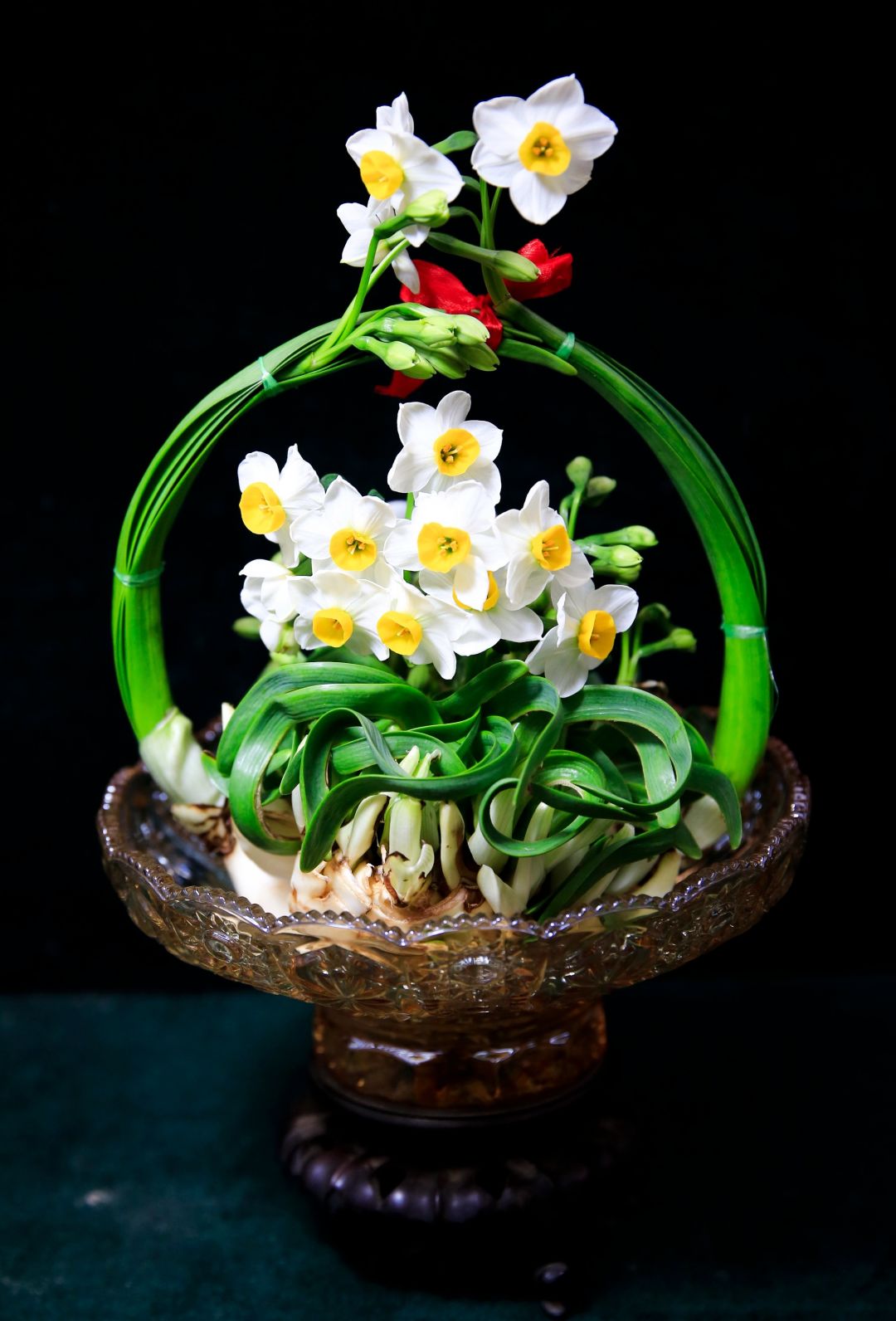 水仙雕刻造型花篮图片