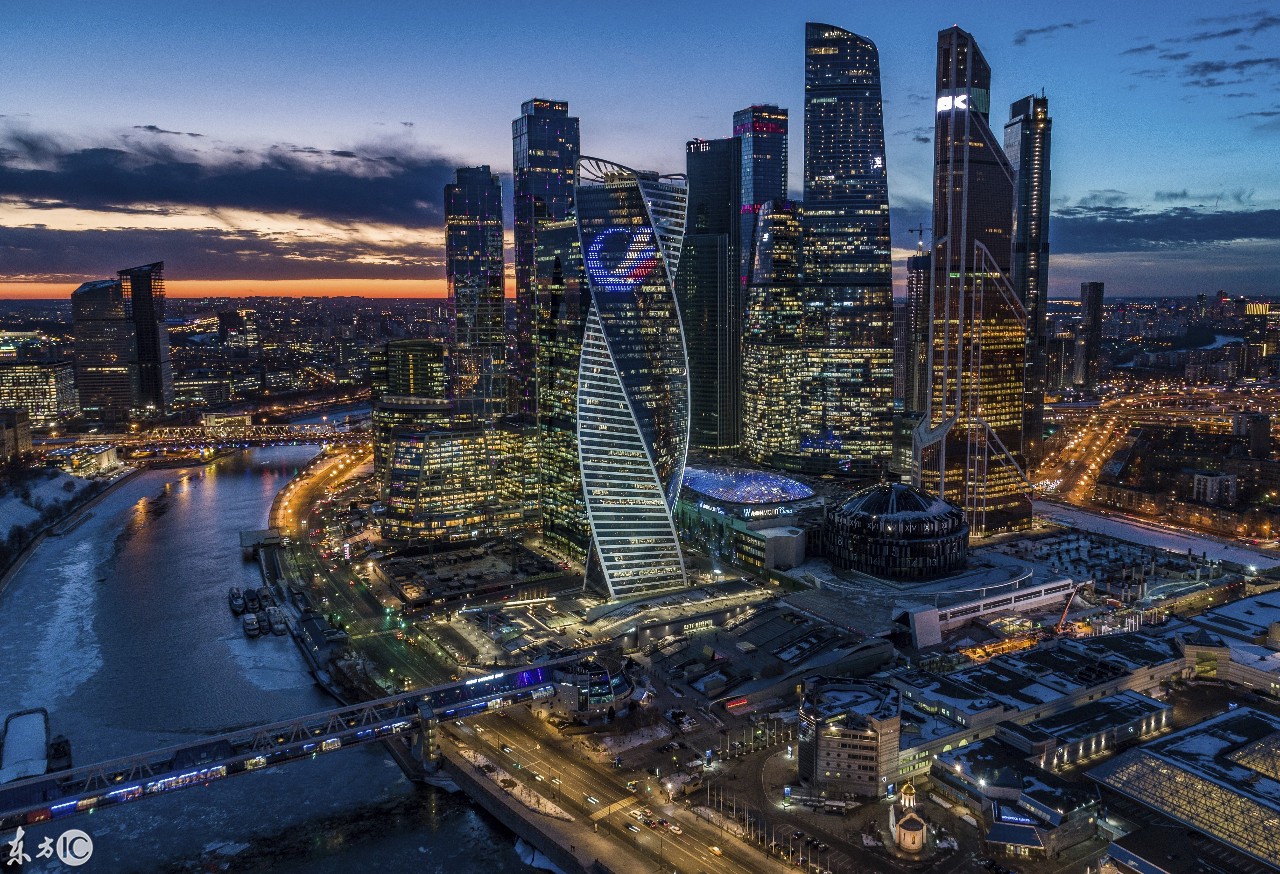 2019年2月19日日落时期的莫斯科摩天大楼