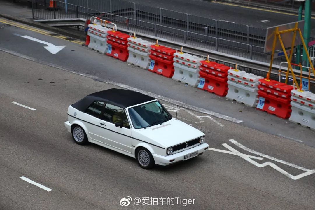 几十年前的老车还驰骋在香港街头,这是在大陆看不到的汽车文化!