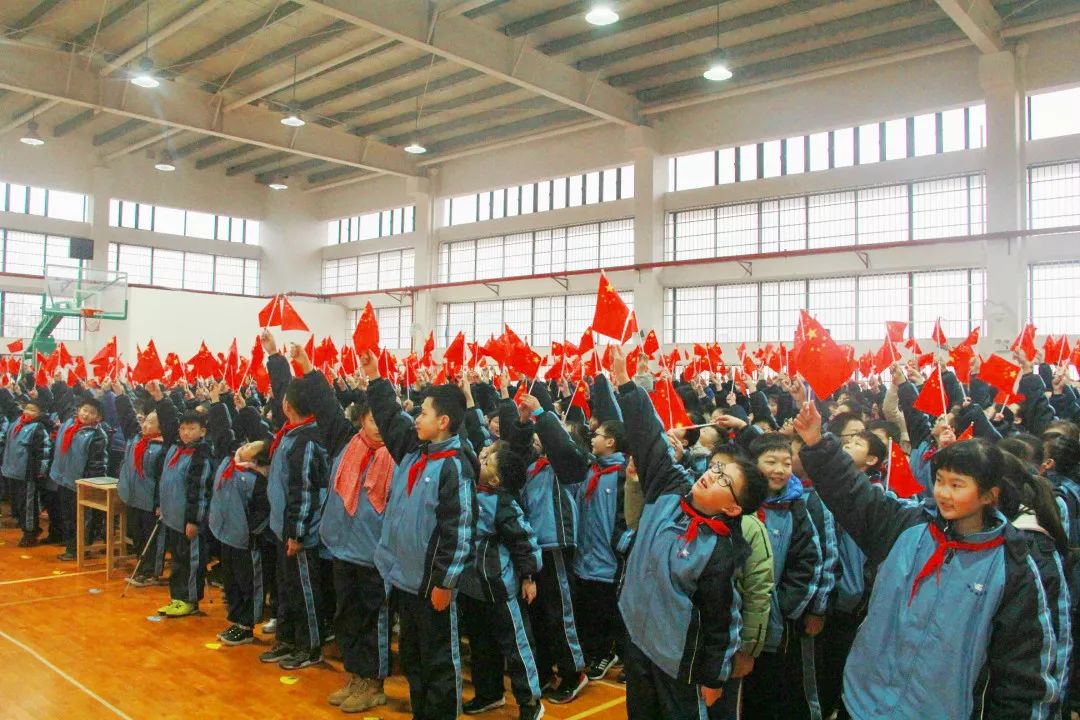 開學典禮共唱我和我的祖國02掀起紅色浪花朵朵砂子塘小學第六都校區