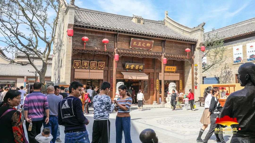 在汉文化博览园西侧的汉人老家街,是呈现汉代百姓市井生活场景的商业