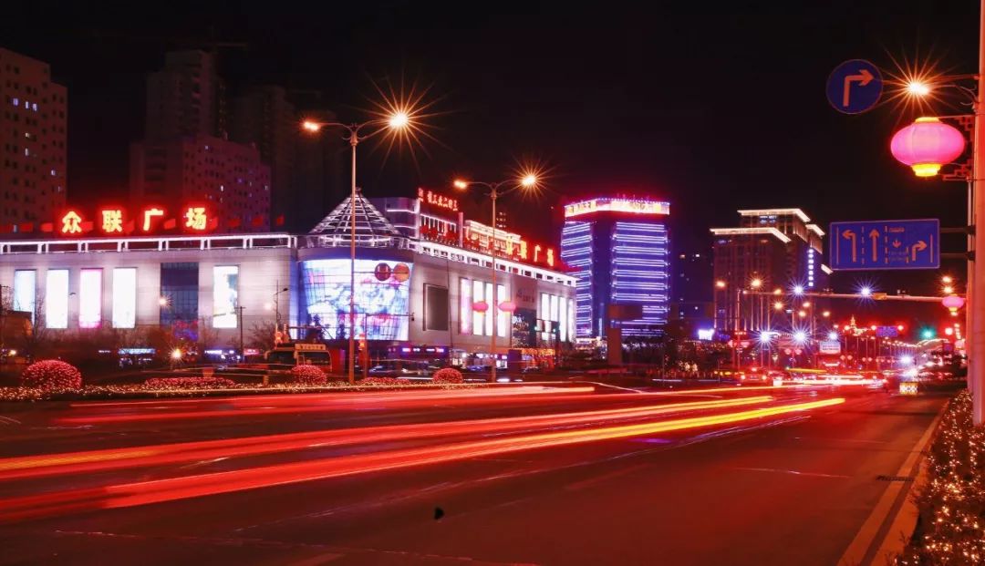 赤峰夜景图片步行街图片