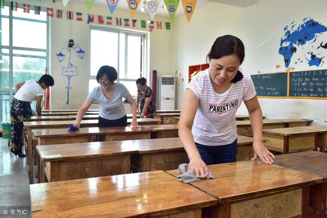 這兩天 杭州大批鐘點工被家長叫去學校給孩子教室搞衛生!