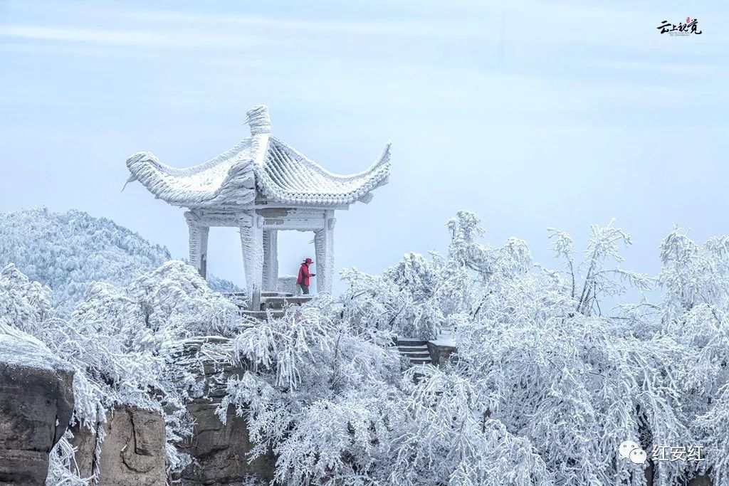 邛崃天台山雪景图片
