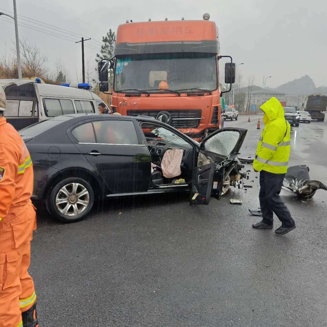 開車真須當心!上饒這裡發生一起車禍,現場不敢看