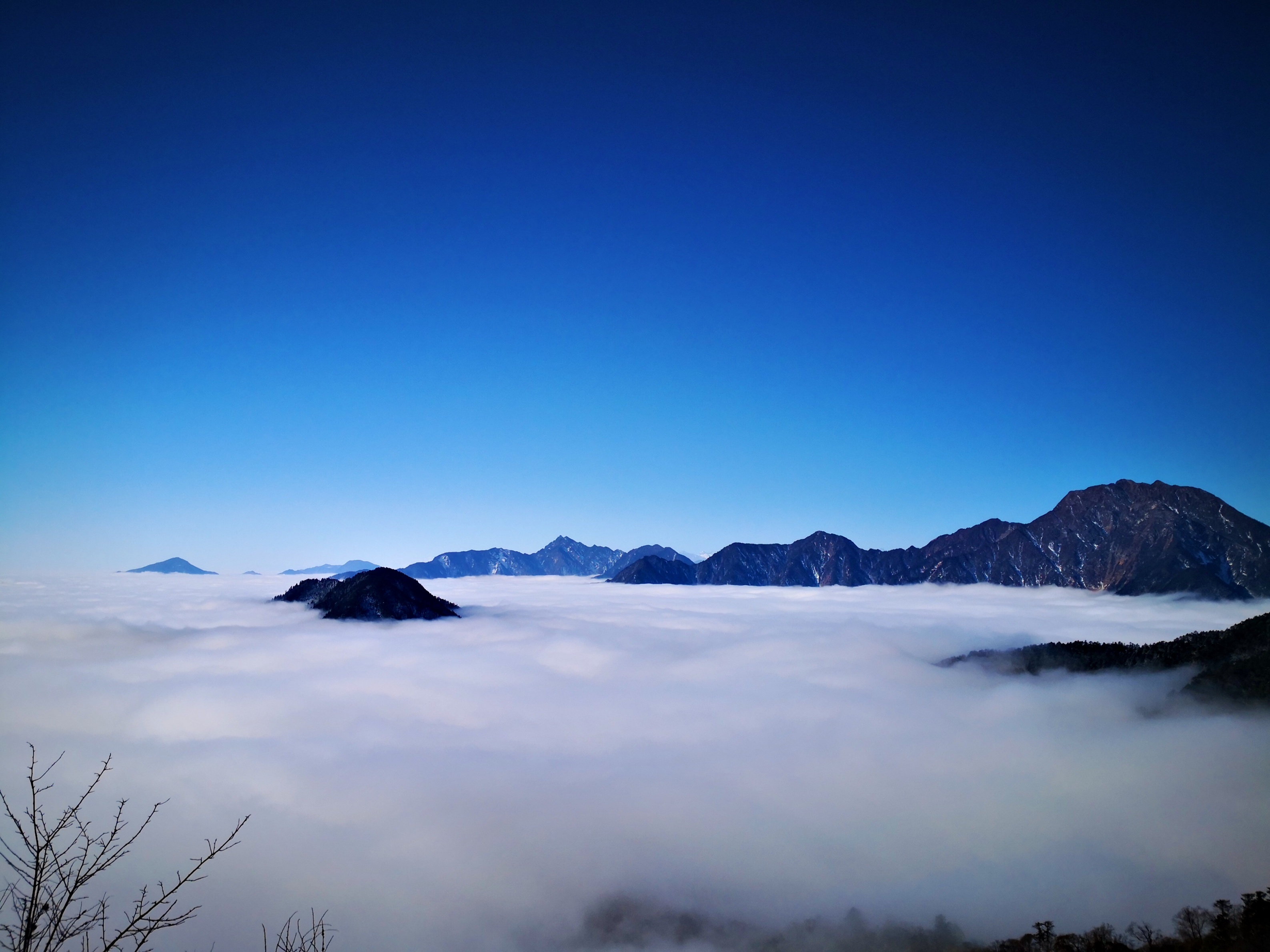 西岭飘雪图片