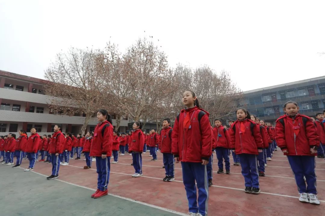 临汾时代风华特色学校开学第一课全校师生诵古诗