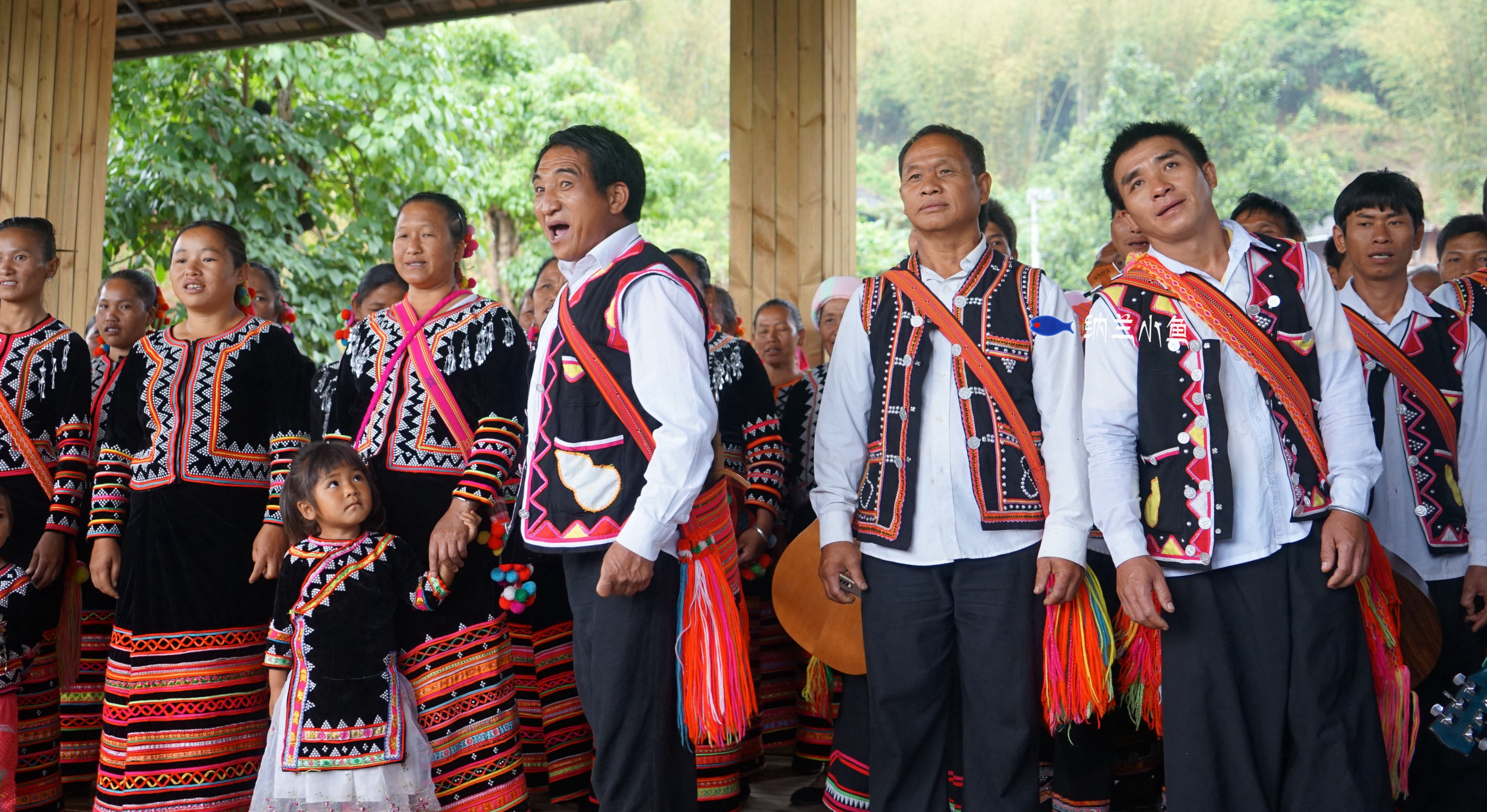 云南普洱有个神秘的原始村落村民们会说话就会唱歌会走路就会跳舞